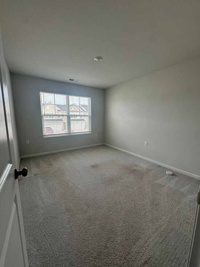 Building Photo - Beautiful & Spacious Home for Rent