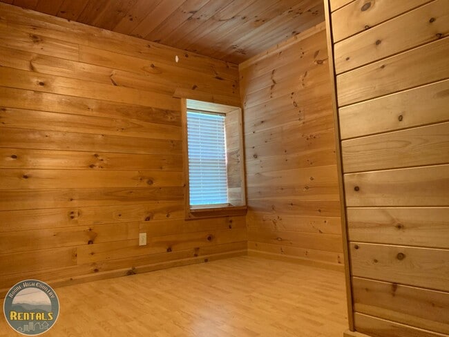 Building Photo - 647 Junaluska Rd