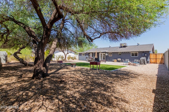 Building Photo - 1261 W La Jolla Dr