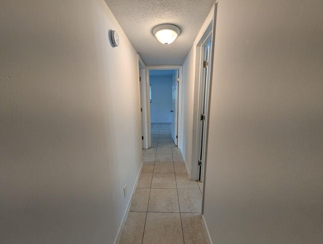 Building Photo - 481 Sunshine Dr