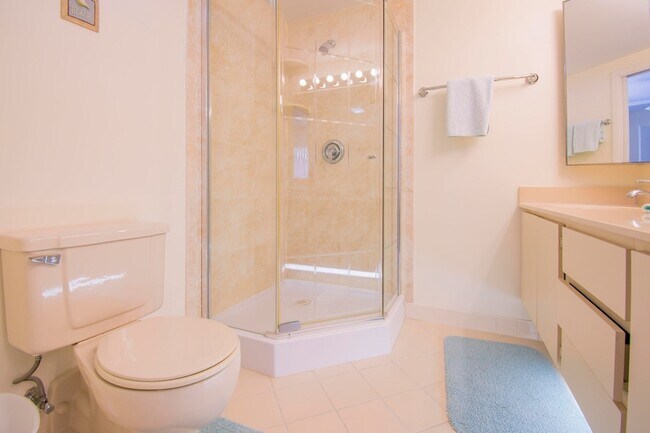 Building Photo - 2410 24th Ct