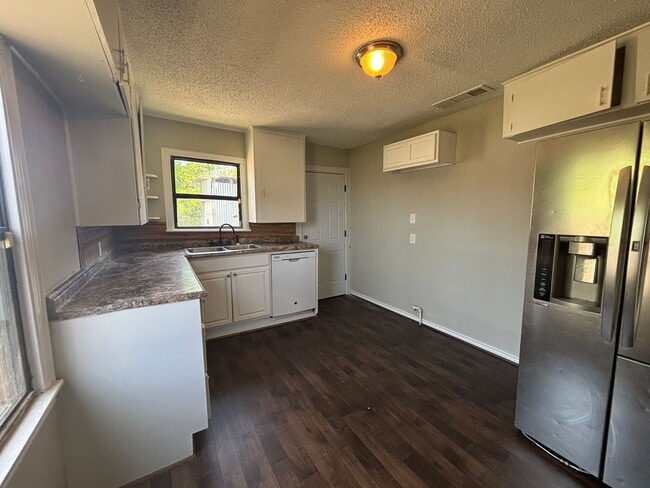 Building Photo - Lovely 3 Bedroom 1 Bathroom Home For Rent