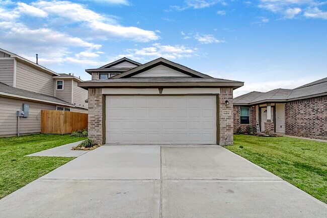 Building Photo - 16711 Twisted Pne Dr