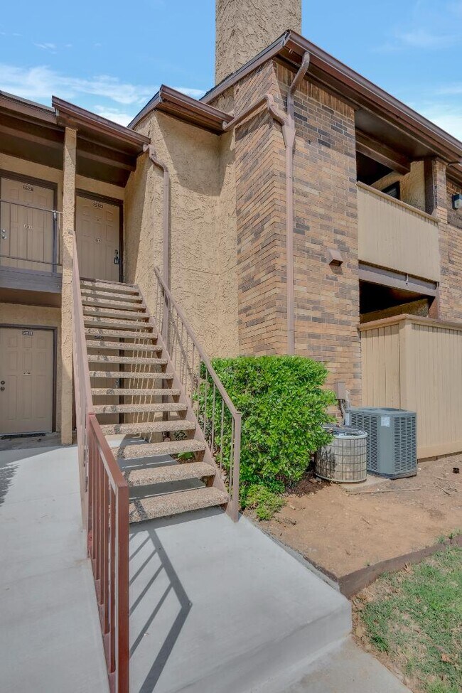 Building Photo - 2006 Cloisters Dr