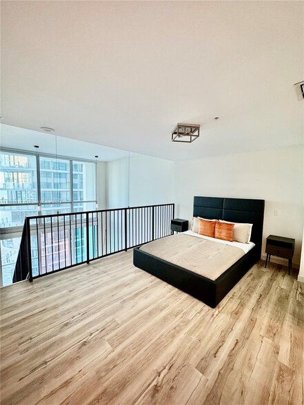 Bedroom - 300 S Biscayne Blvd