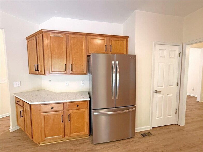 Building Photo - 350 Laurel Glen Crossing