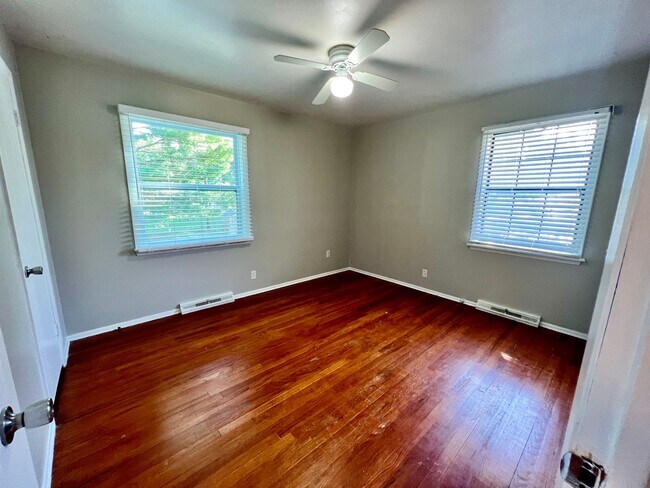 Building Photo - Spacious Home 3 Bedroom w/Fin basement for...