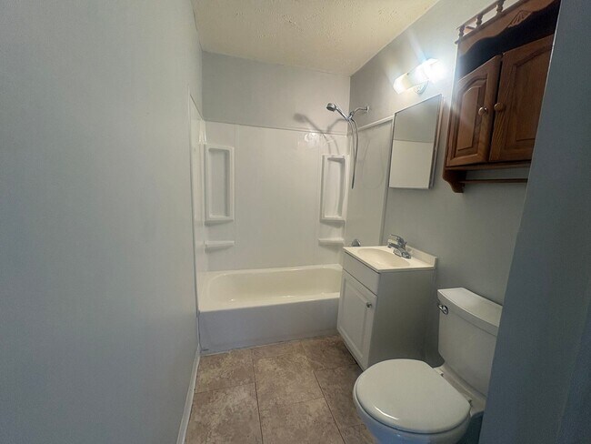 Building Photo - Myers408