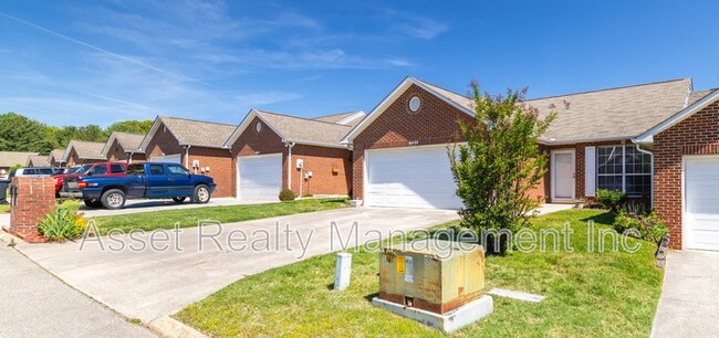 Building Photo - 4405 Greenfern Way