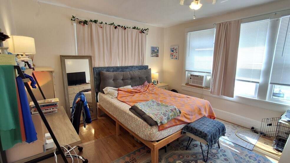 Building Photo - 1339 Vermont St