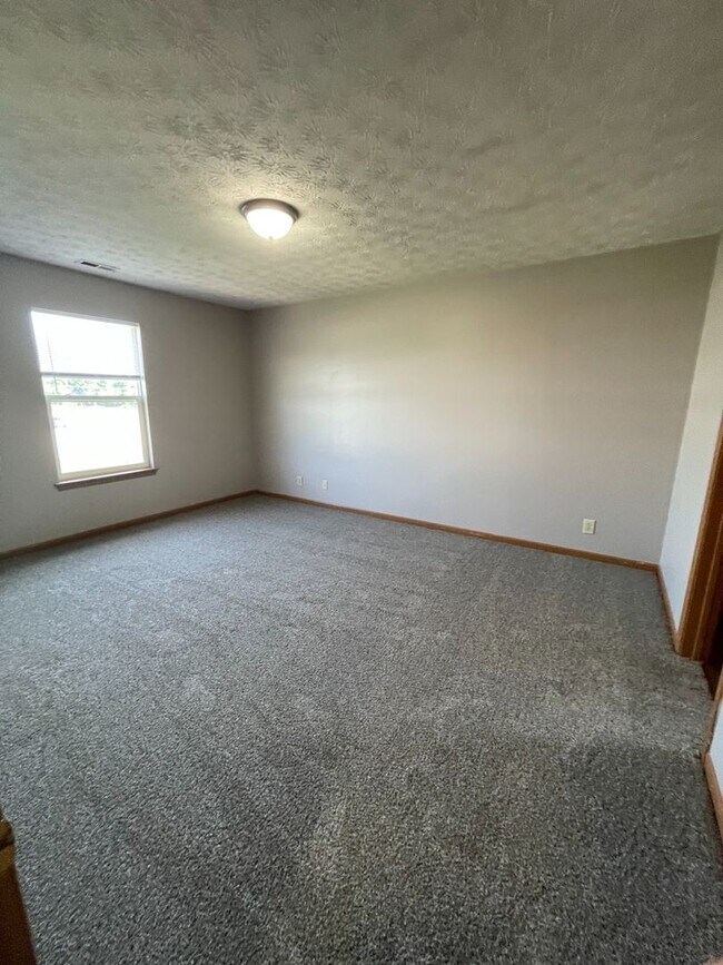 Building Photo - 3368 Edison Dr