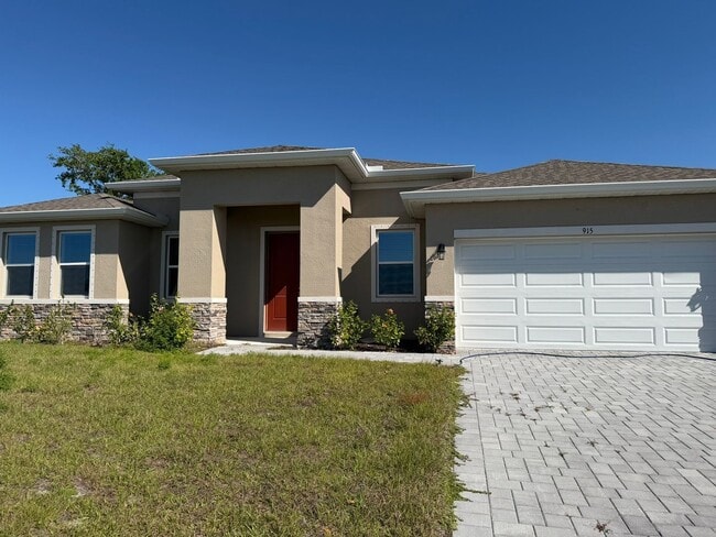 Building Photo - 915 NE 19th St