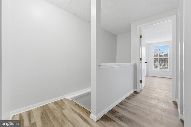 Building Photo - 115 Villa Knoll Ct