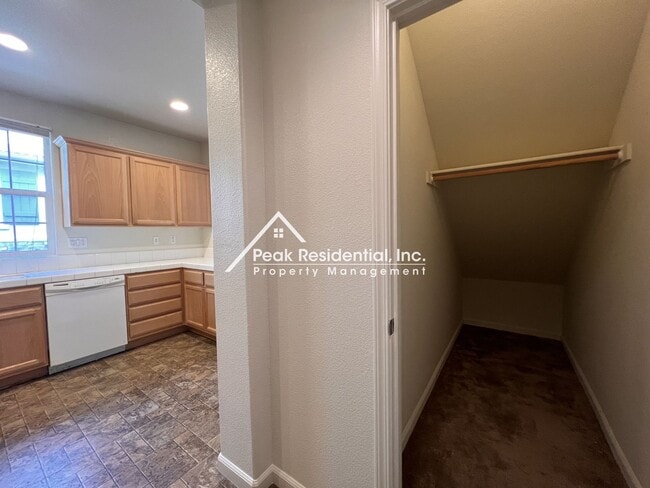 Building Photo - Beautiful 4bd/2.5ba Folsom Home with 2 Car Garage!