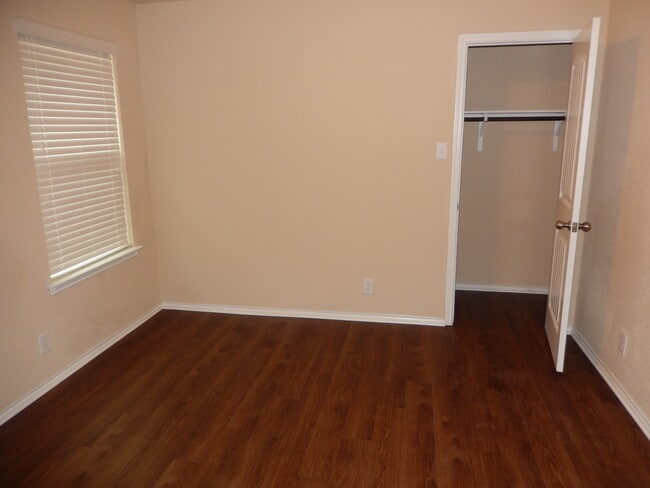 Building Photo - 2711 Sunset Bend