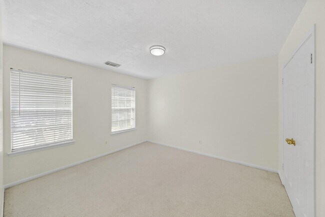 Building Photo - 15322 Vintage Oak Ln