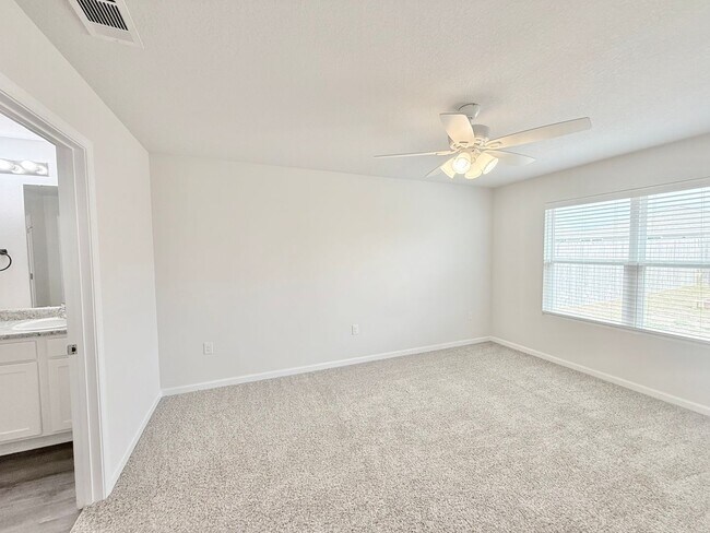 Building Photo - Spacious 4-Bedroom Home - Woodlands