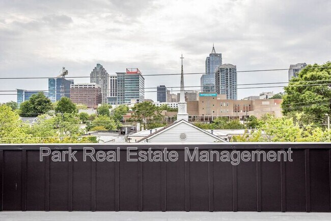 Building Photo - 323 S East St