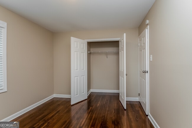 Building Photo - 742 King Rd