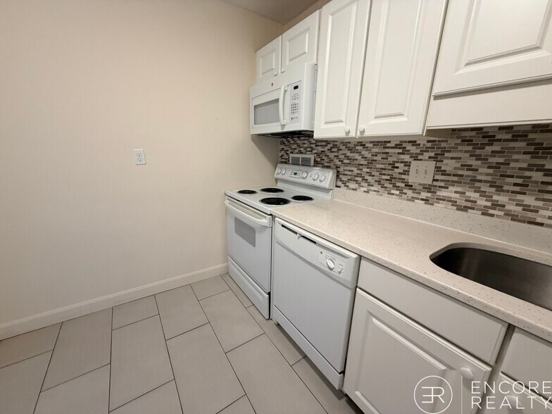 Building Photo - 16 Monmouth Ct