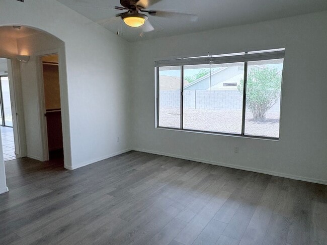 Building Photo - Lovely 3 Bedroom House!