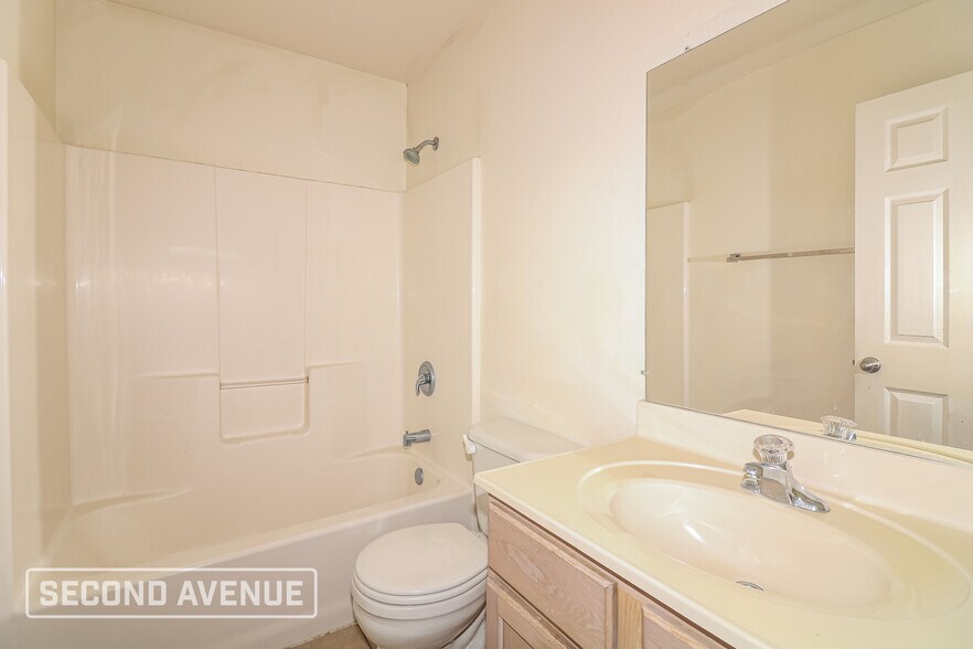 Building Photo - 6010 Suffolk Dr