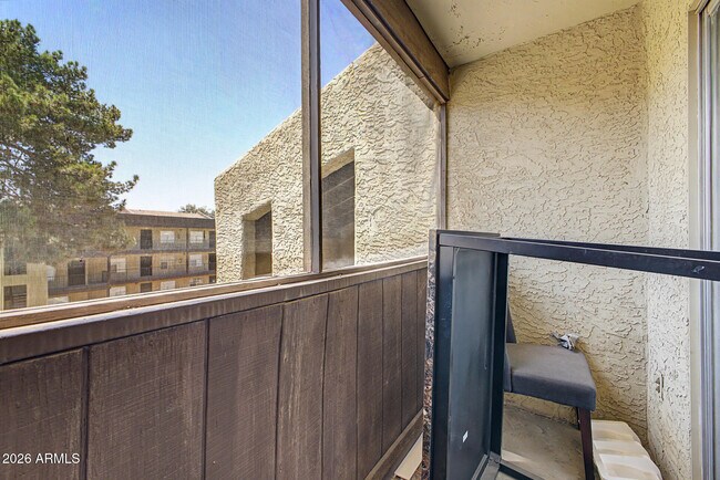 Building Photo - 461 W Holmes Ave