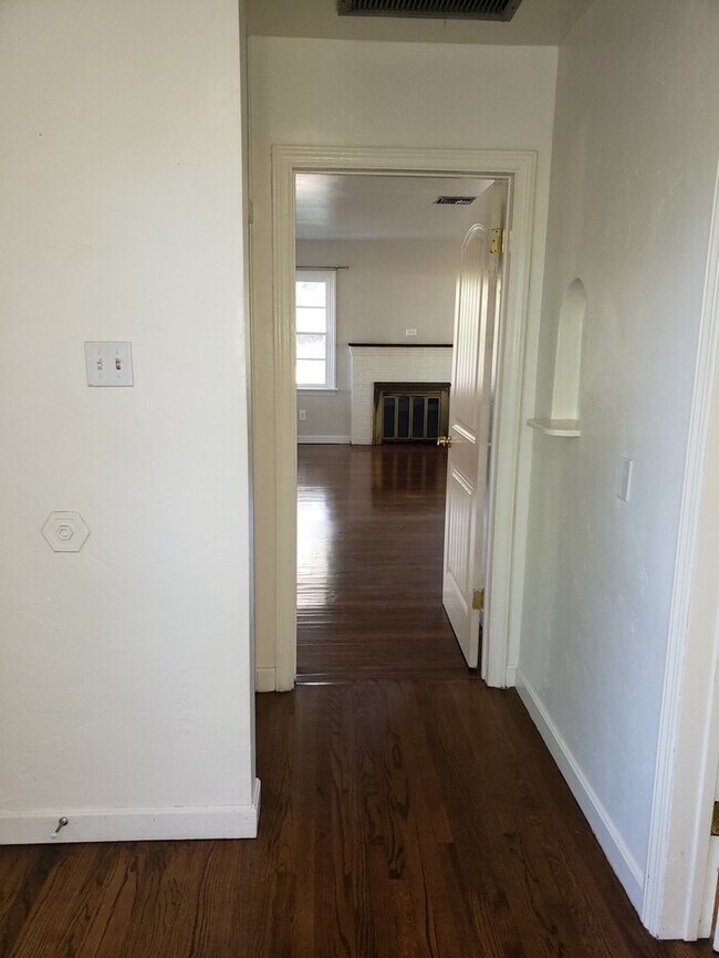 Building Photo - Charming Lemon Grove home!