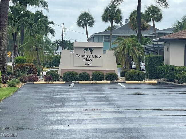 Building Photo - 4525 Country Club Blvd