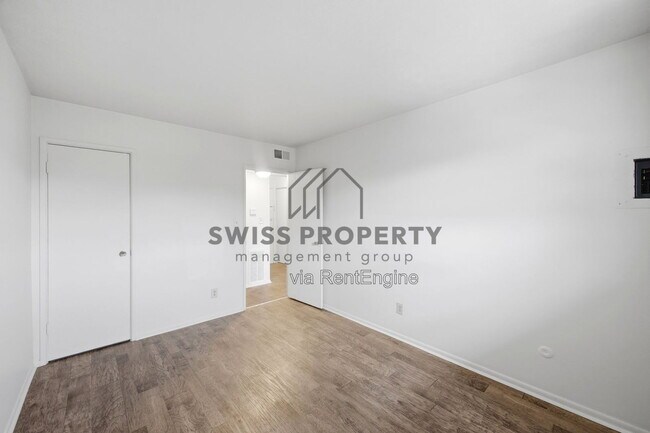 Building Photo - 544 Riverview Dr