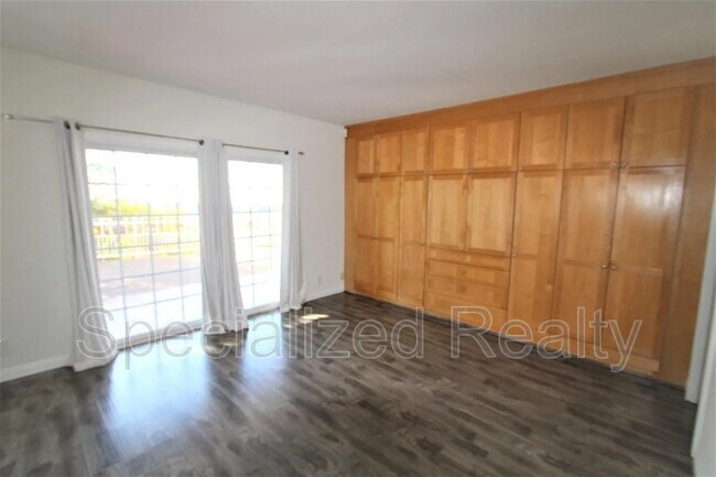 Building Photo - 3694 Berwick Dr