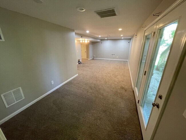 Building Photo - 10704 Copper Ridge Dr