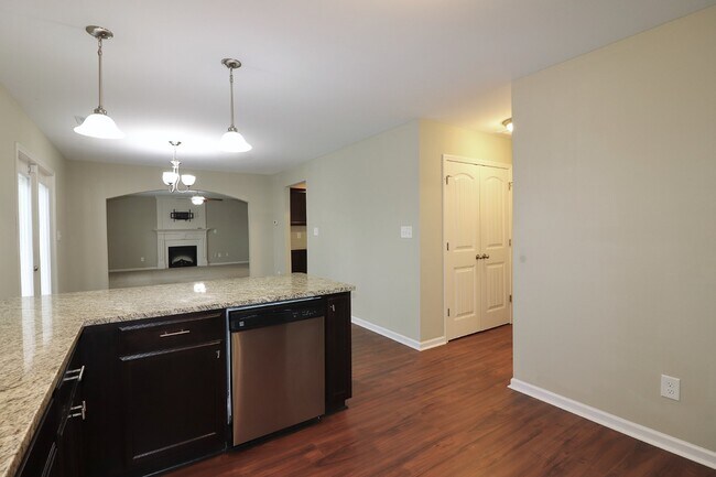 Building Photo - Spacious 4-Bedroom Home with Fireplace in Fayetteville, NC - A Must-See Rental Property!