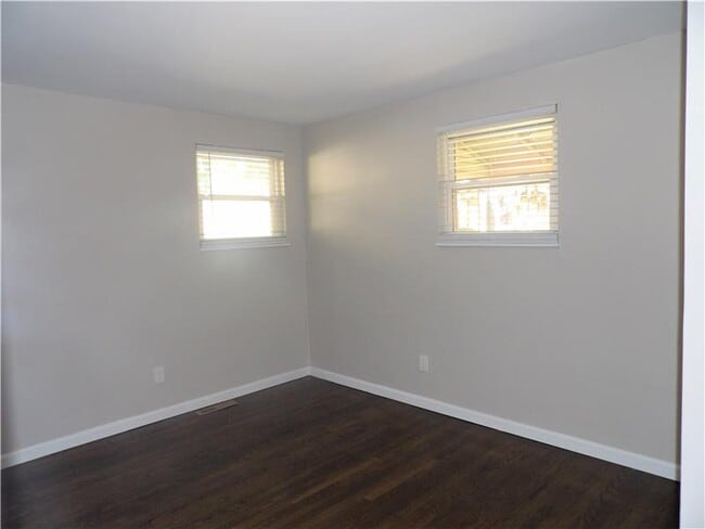 Building Photo - 122 Tracy Ln