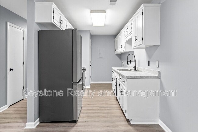 Building Photo - 1937 High St