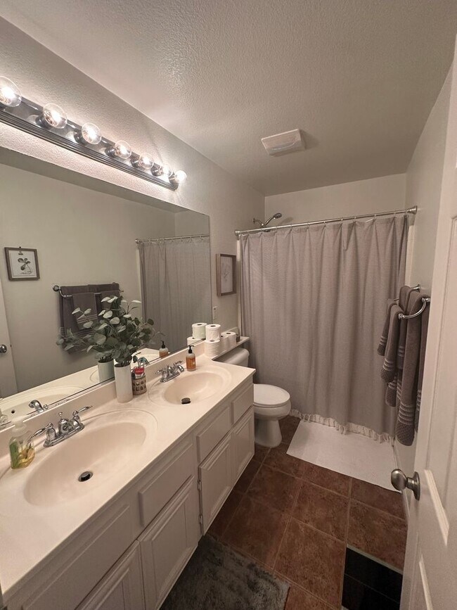 Building Photo - Stunning 3-Bedroom, 2.5-Bath Townhome in the Heart of Torrey Highlands – A Must-See!