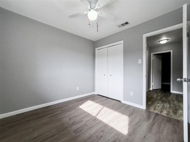 Building Photo - 10403 Golden Meadow Dr