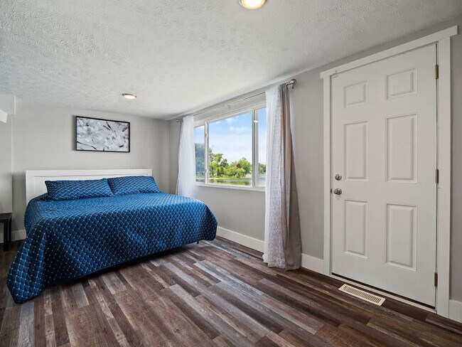 Building Photo - 829 Portage Lakes Drive