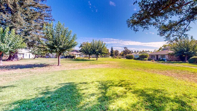 Building Photo - Rent Special! $100 off every month for duration of 1 year lease if moved in by February 1st! 2 St...