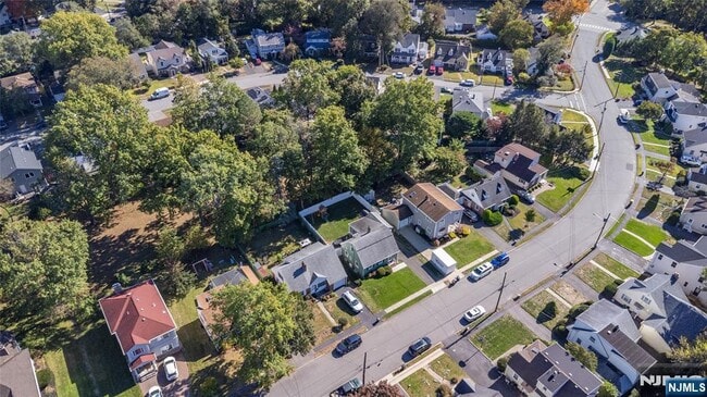 Building Photo - 16-15 Well Dr