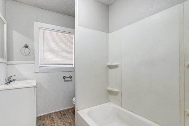 Building Photo - 2106 26th St