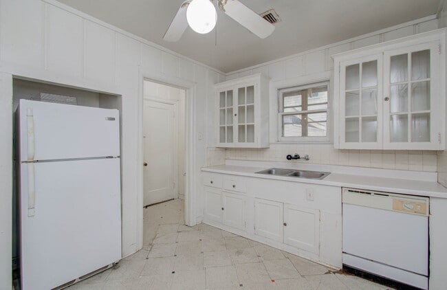 Building Photo - 1428 Wentworth St