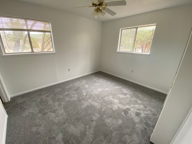 Building Photo - Nice Country living!