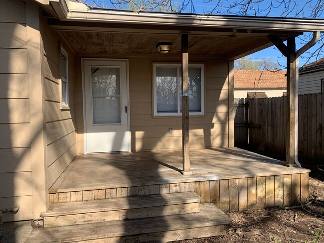 Building Photo - $775 - 2 bedroom/ 1 bathroom - 2 bed home ...