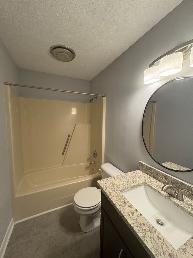 Building Photo - Charming 3 Bed, 2 Bath Tri-Level Home