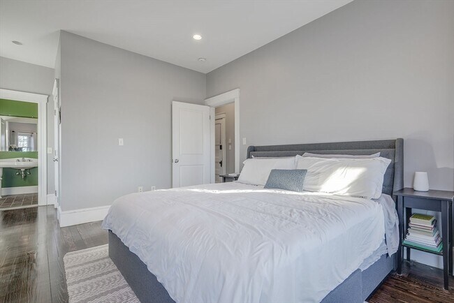 Building Photo - 41 Farragut Rd