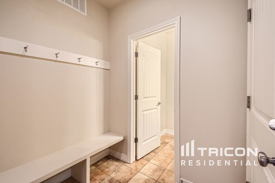 Building Photo - 3461 Janus Dr