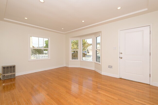 Building Photo - 1517 S Orange Grove Ave