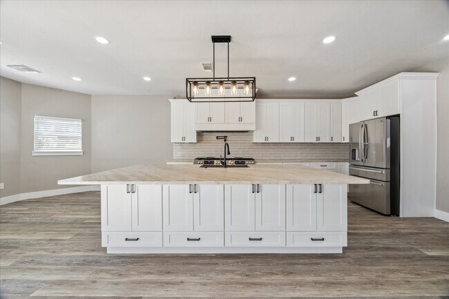 Building Photo - 16523 E Canterra Cir