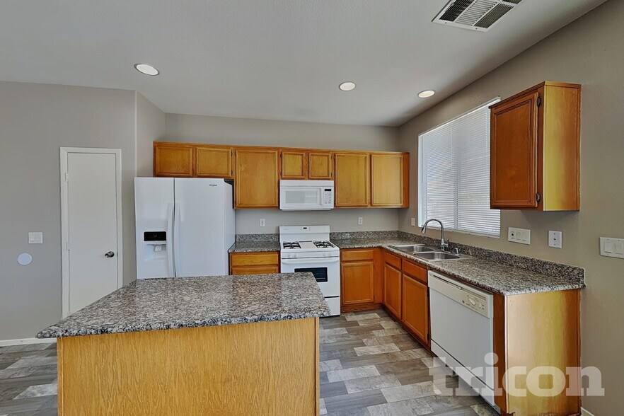 Building Photo - 5616 Deer Run Ct